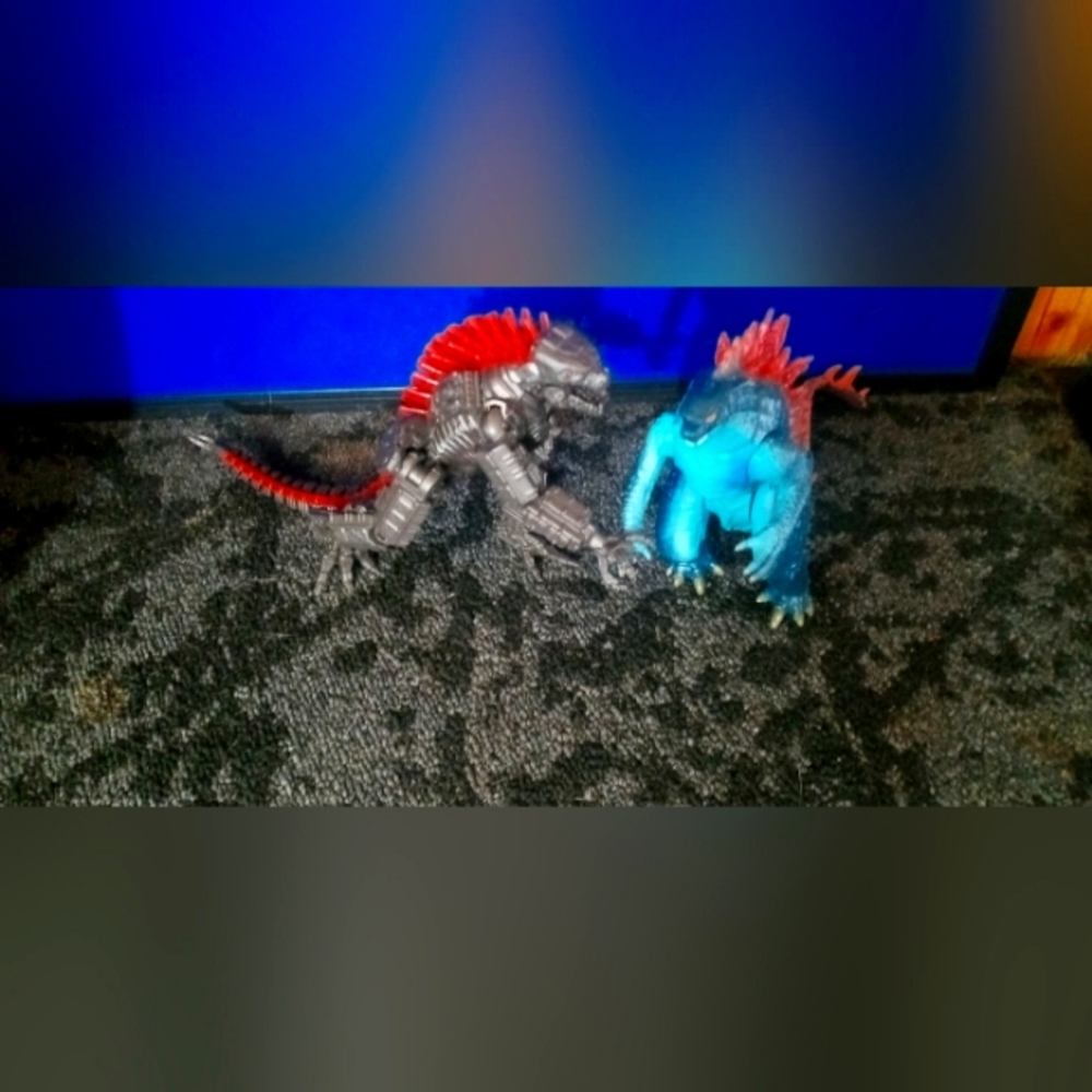 Gazella and robot Gazella set blue and Red Reptile Figure Set minor imperfection